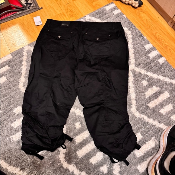 NWT Black capris - cotton and Lycra blend - Picture 4 of 6
